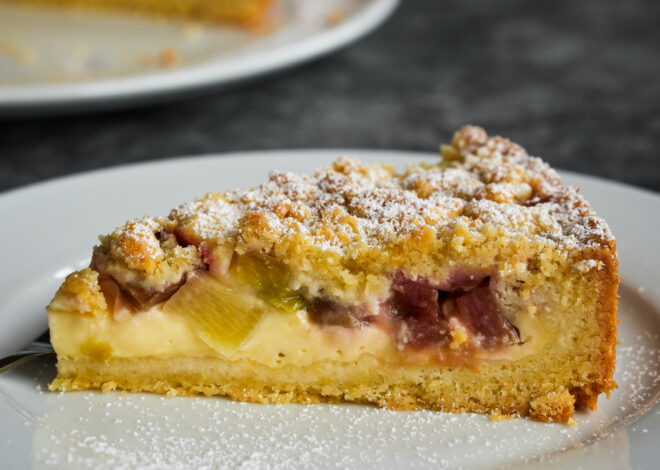 Rhabarberkuchen Rezept – Der große Guide mit Zutaten, Zubereitung, Tipps und Varianten
